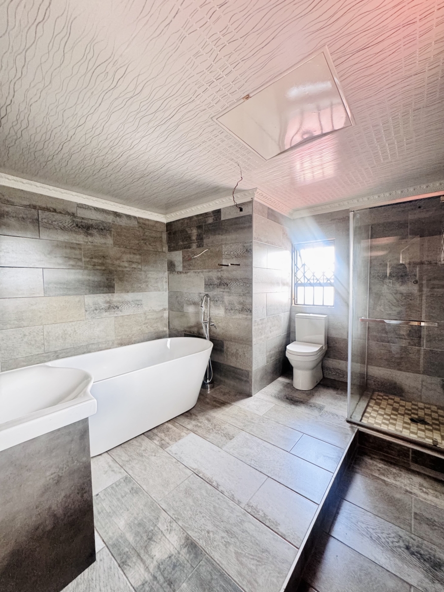 7 Bedroom Property for Sale in Reyno Ridge Mpumalanga