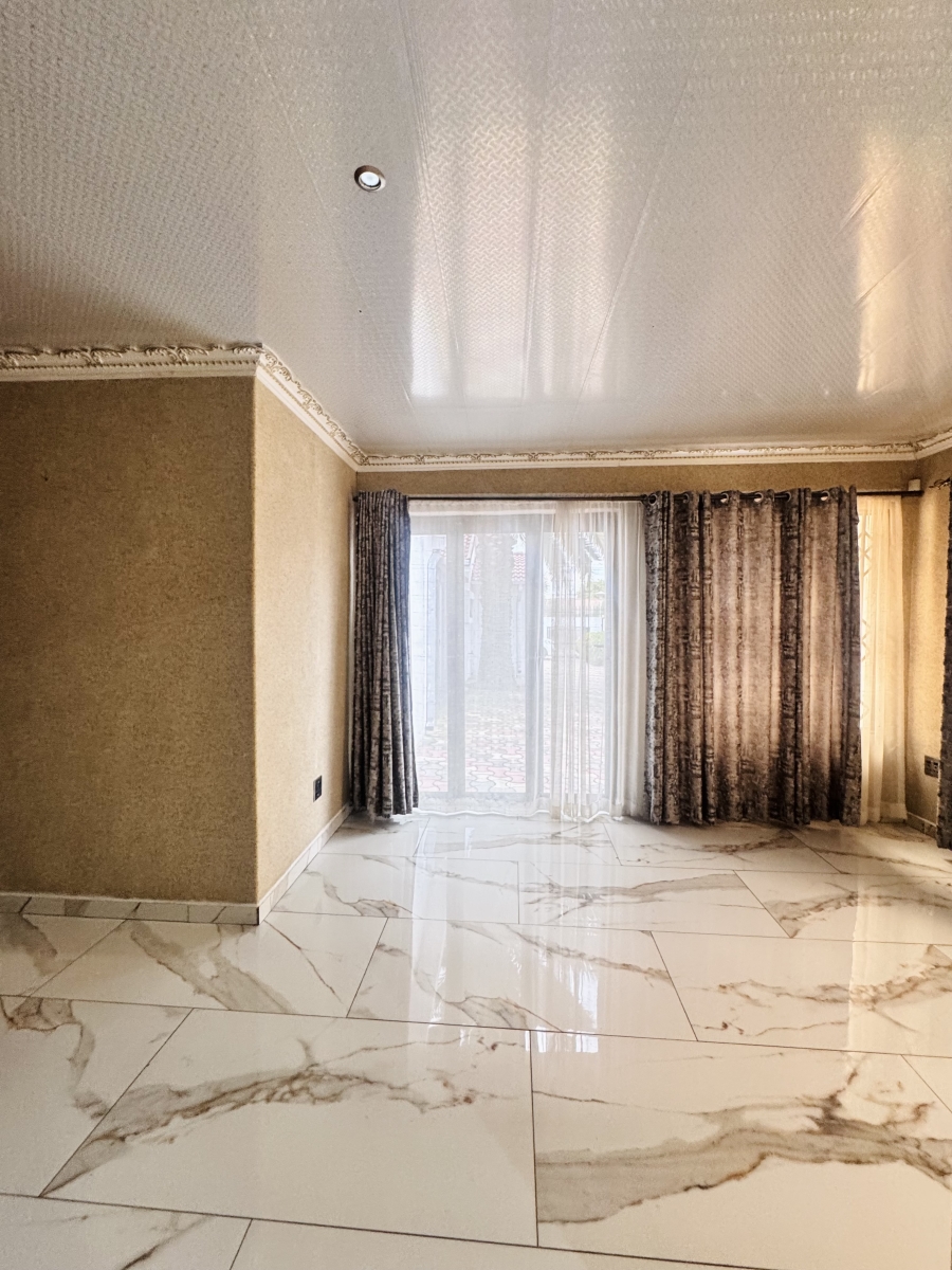 7 Bedroom Property for Sale in Reyno Ridge Mpumalanga