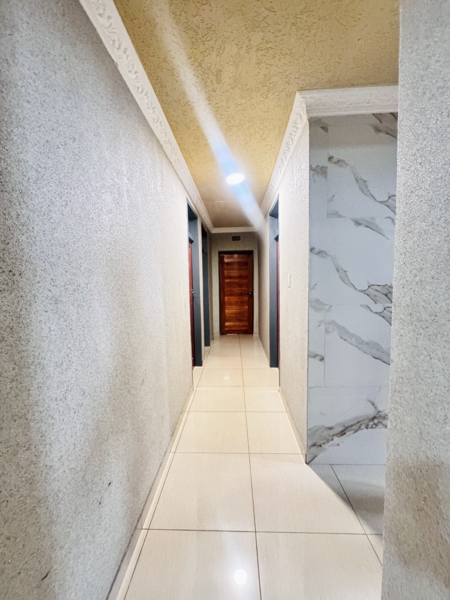 7 Bedroom Property for Sale in Reyno Ridge Mpumalanga