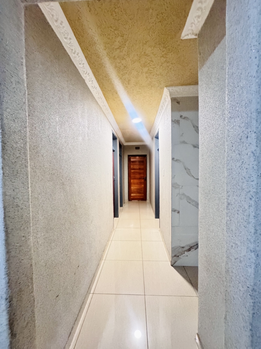 7 Bedroom Property for Sale in Reyno Ridge Mpumalanga