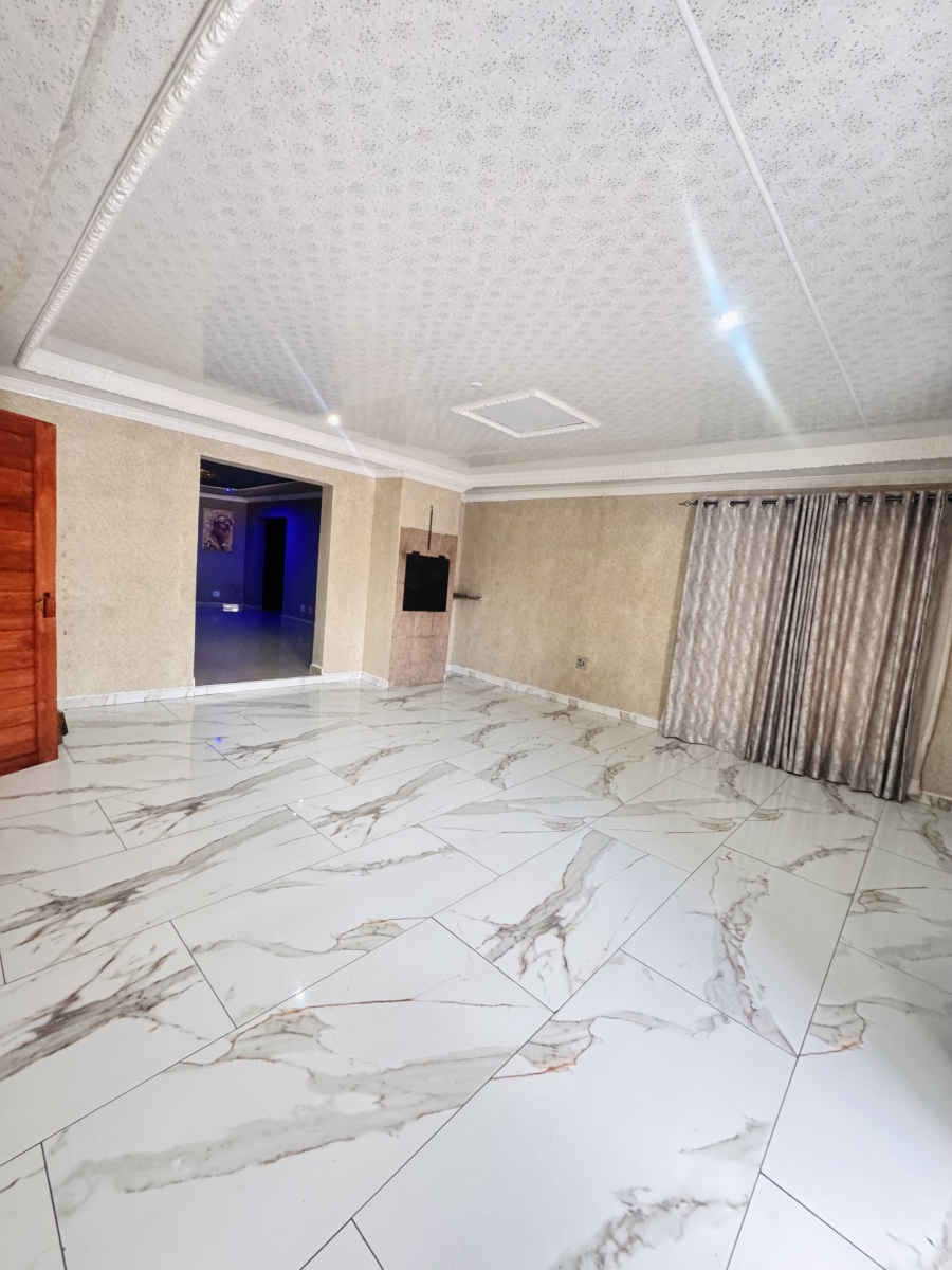 7 Bedroom Property for Sale in Reyno Ridge Mpumalanga