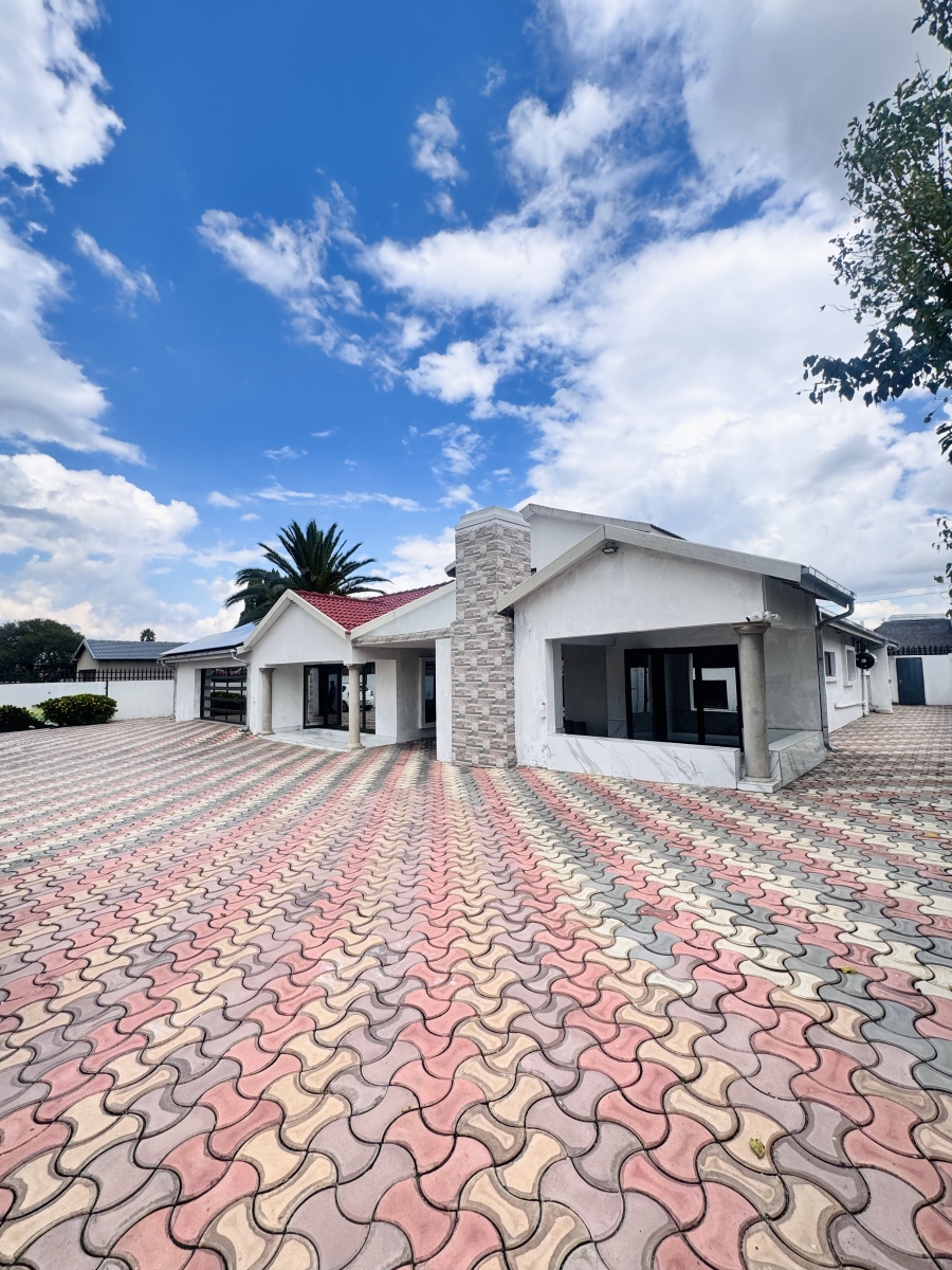 7 Bedroom Property for Sale in Reyno Ridge Mpumalanga