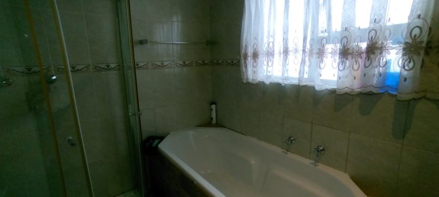 5 Bedroom Property for Sale in Reyno Ridge Mpumalanga