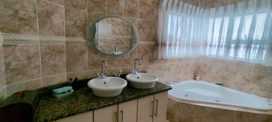 5 Bedroom Property for Sale in Reyno Ridge Mpumalanga