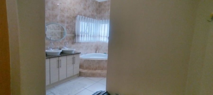 5 Bedroom Property for Sale in Reyno Ridge Mpumalanga