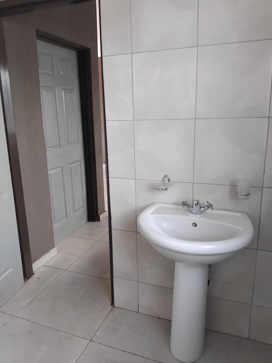 To Let 1 Bedroom Property for Rent in Barberton Mpumalanga