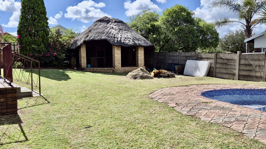 3 Bedroom Property for Sale in Die Heuwel Ext 4 Mpumalanga