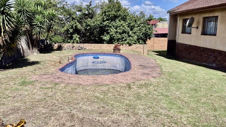 3 Bedroom Property for Sale in Die Heuwel Ext 4 Mpumalanga