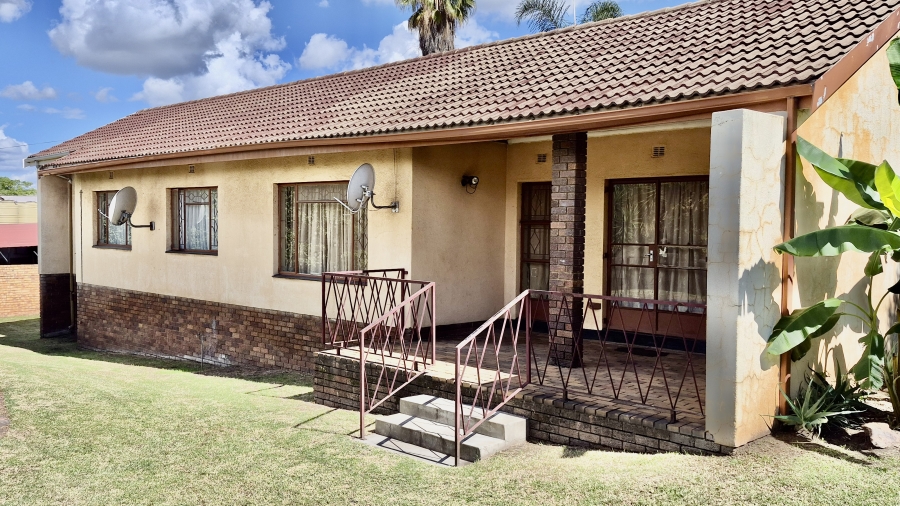 3 Bedroom Property for Sale in Die Heuwel Ext 4 Mpumalanga