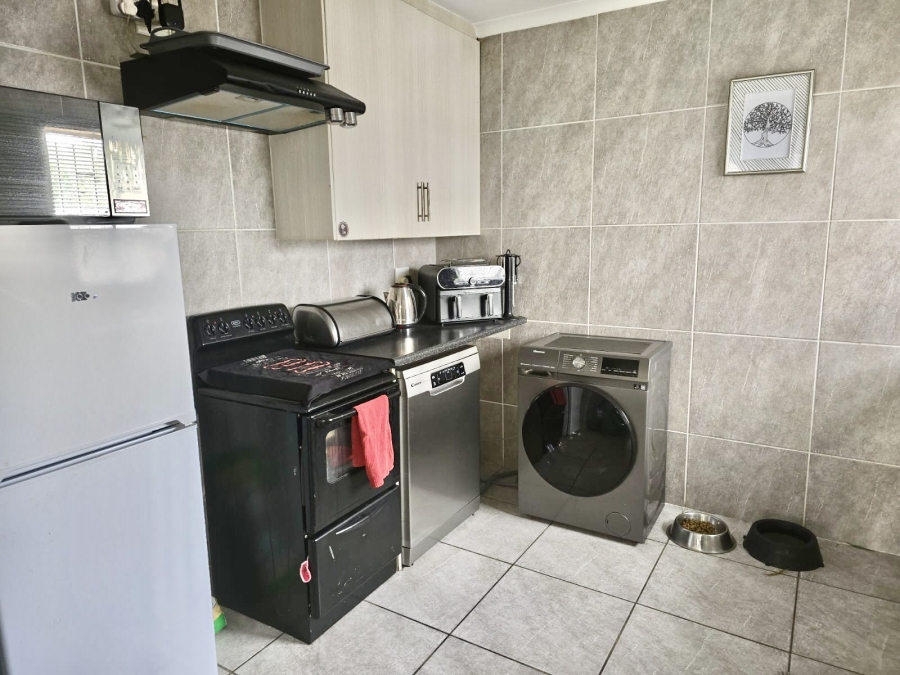 6 Bedroom Property for Sale in Sunset Park Mpumalanga