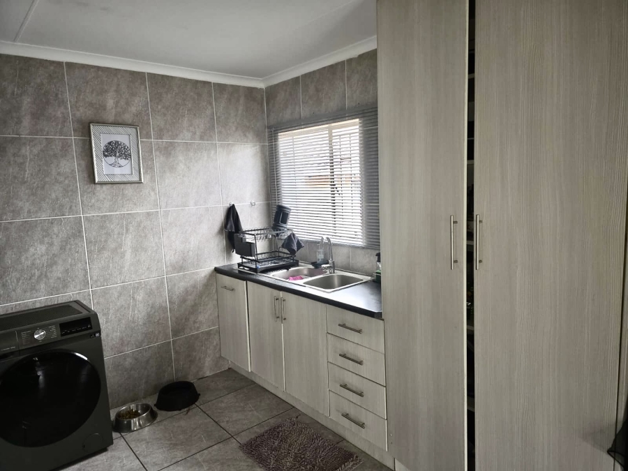 6 Bedroom Property for Sale in Sunset Park Mpumalanga