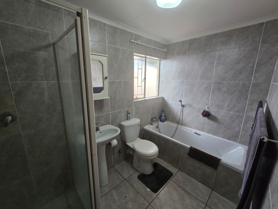 6 Bedroom Property for Sale in Sunset Park Mpumalanga