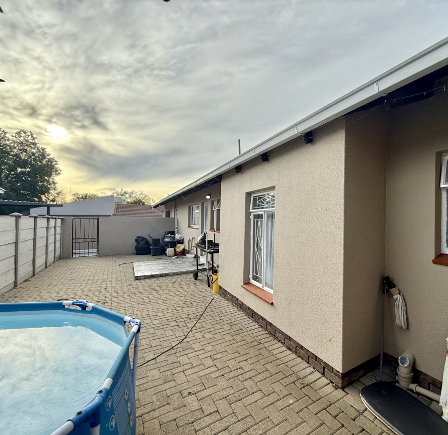 7 Bedroom Property for Sale in Sunset Park Mpumalanga