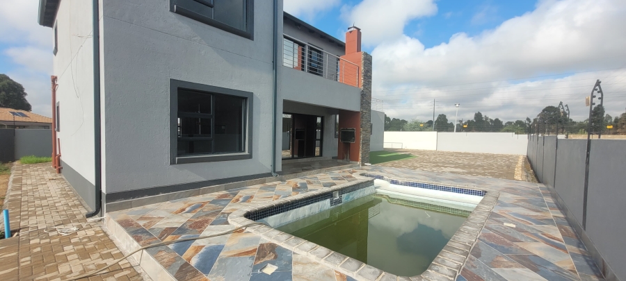 4 Bedroom Property for Sale in Aerorand Mpumalanga