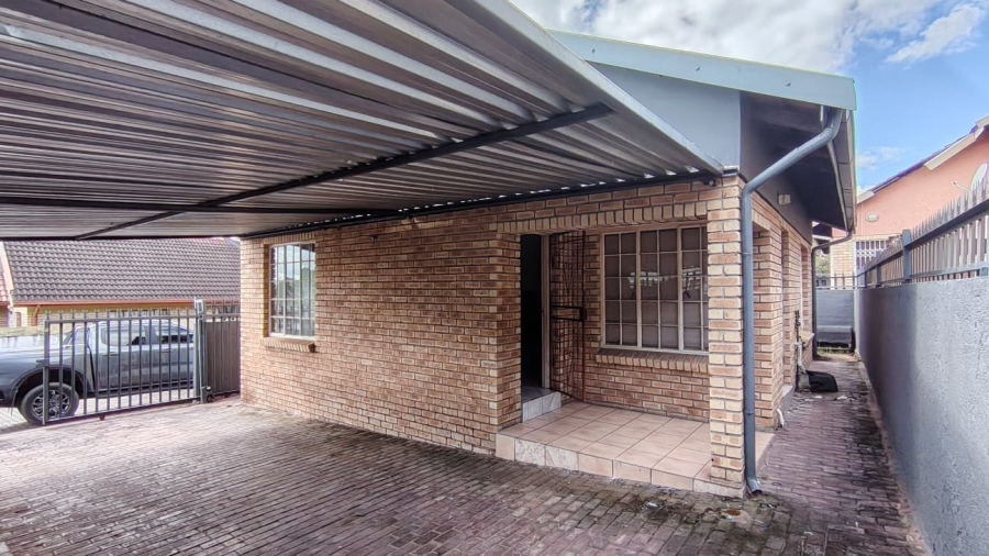 To Let 2 Bedroom Property for Rent in West Acres Mpumalanga