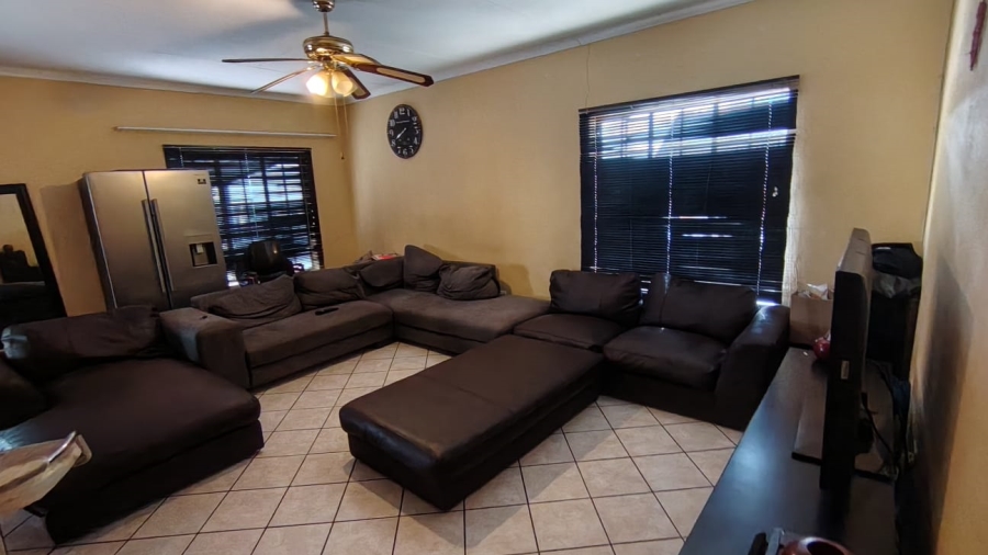 To Let 2 Bedroom Property for Rent in West Acres Mpumalanga