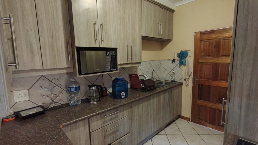 To Let 2 Bedroom Property for Rent in West Acres Mpumalanga