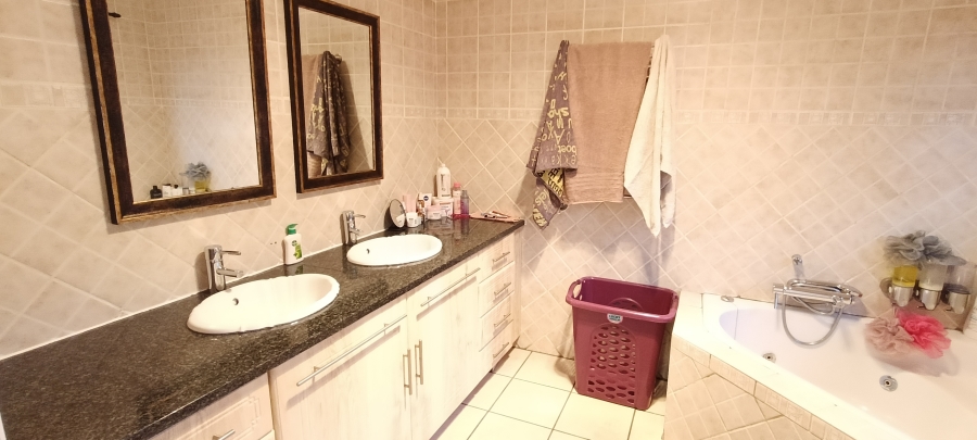 5 Bedroom Property for Sale in Die Heuwel Mpumalanga