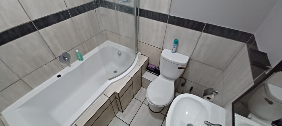1 Bedroom Property for Sale in Terra Nova Mpumalanga