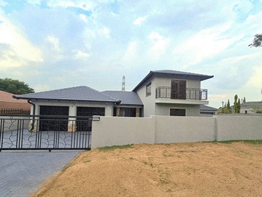 4 Bedroom Property for Sale in Die Heuwel Ext 4 Mpumalanga