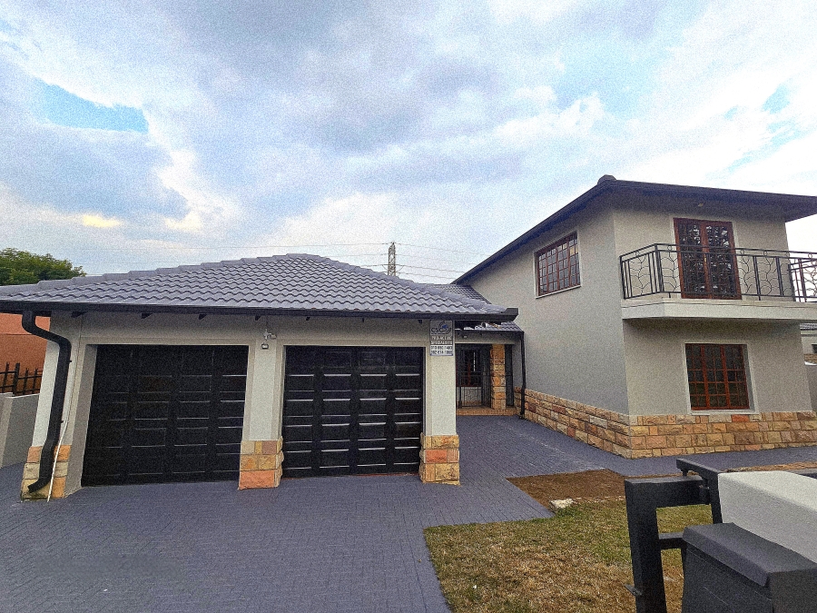 4 Bedroom Property for Sale in Die Heuwel Ext 4 Mpumalanga