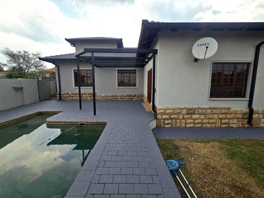 4 Bedroom Property for Sale in Die Heuwel Ext 4 Mpumalanga
