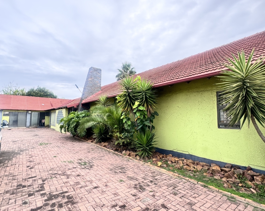 Commercial Property for Sale in Witbank Ext 8 Mpumalanga