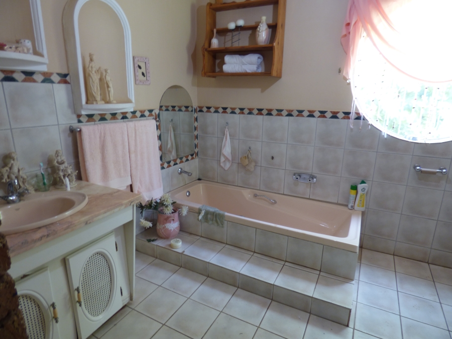 5 Bedroom Property for Sale in Rietkol AH Mpumalanga