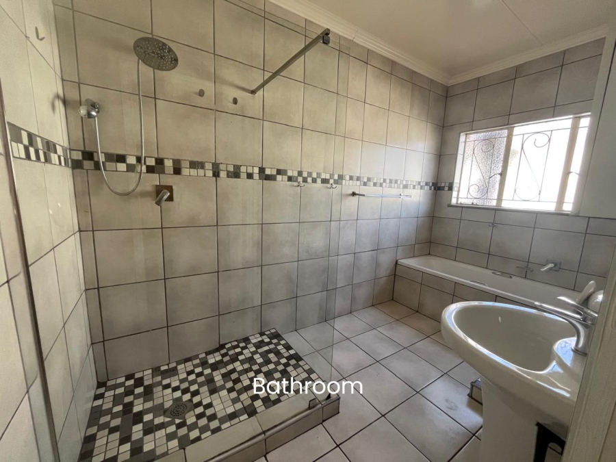 7 Bedroom Property for Sale in Eloff Mpumalanga