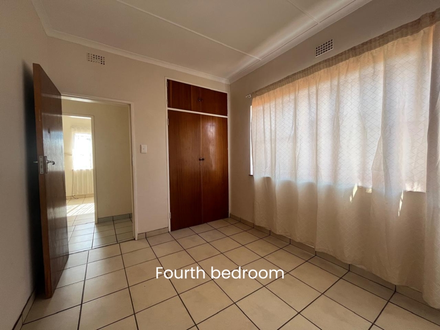 7 Bedroom Property for Sale in Eloff Mpumalanga