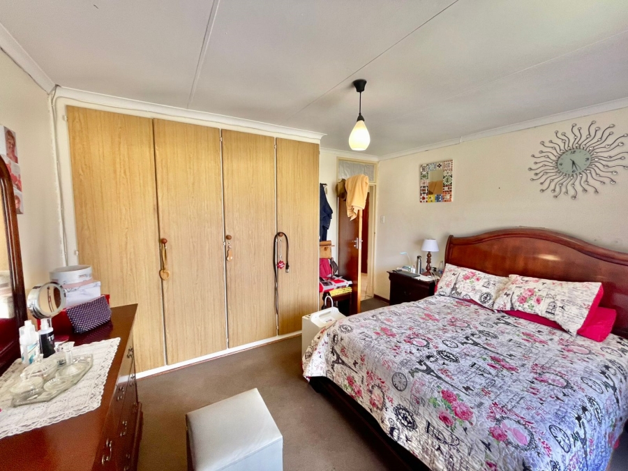 4 Bedroom Property for Sale in Kruinpark Mpumalanga