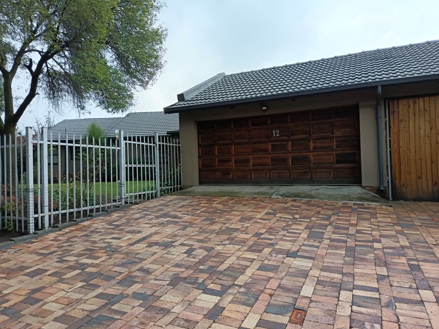 5 Bedroom Property for Sale in Secunda Mpumalanga
