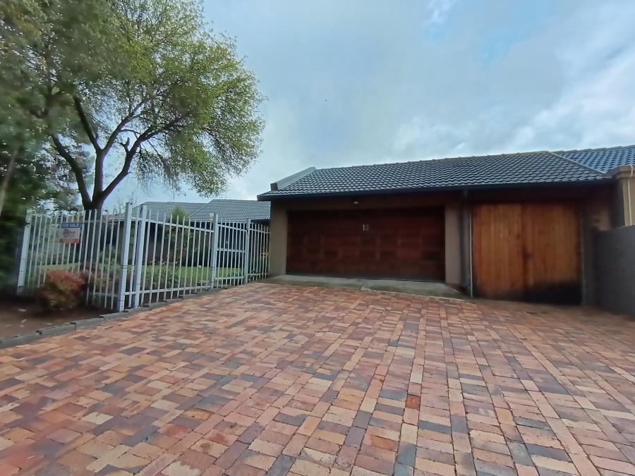 5 Bedroom Property for Sale in Secunda Mpumalanga