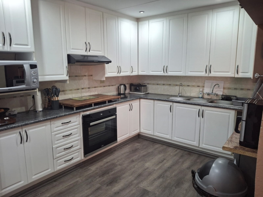 5 Bedroom Property for Sale in Secunda Mpumalanga