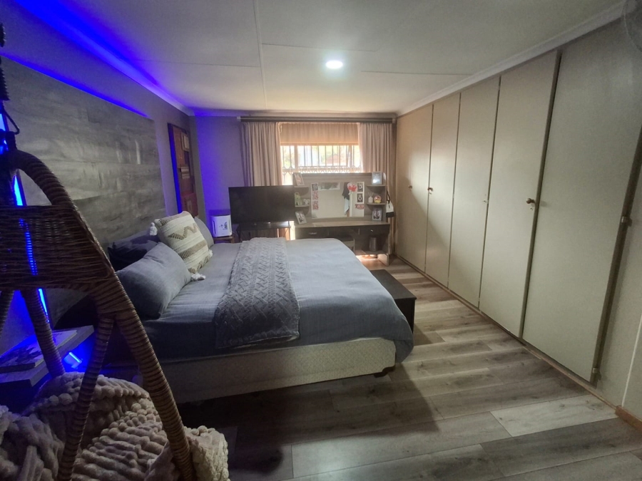 5 Bedroom Property for Sale in Secunda Mpumalanga