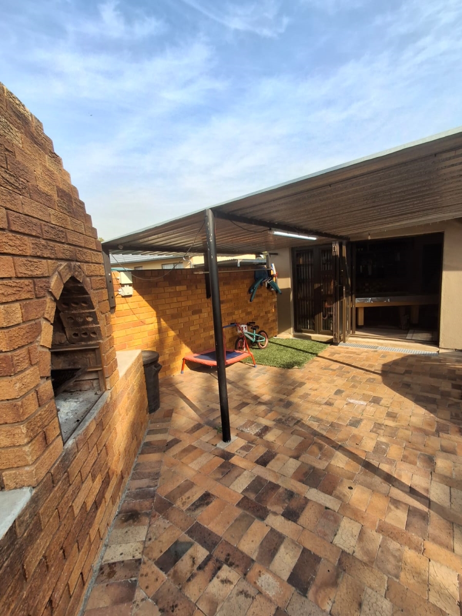 5 Bedroom Property for Sale in Secunda Mpumalanga