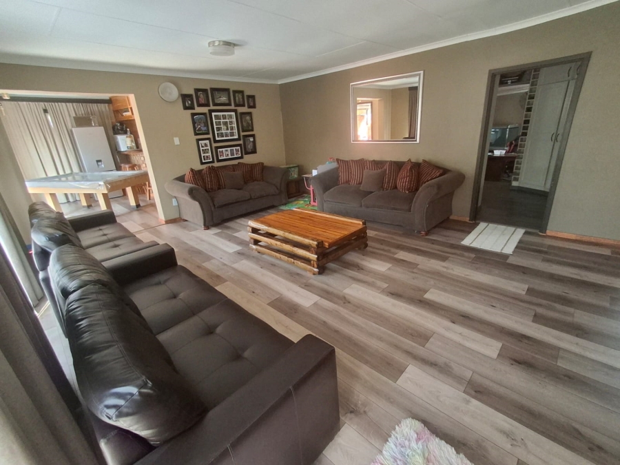 5 Bedroom Property for Sale in Secunda Mpumalanga