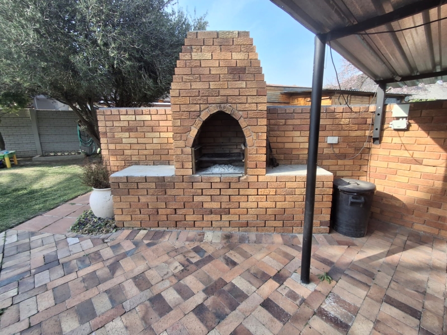 5 Bedroom Property for Sale in Secunda Mpumalanga