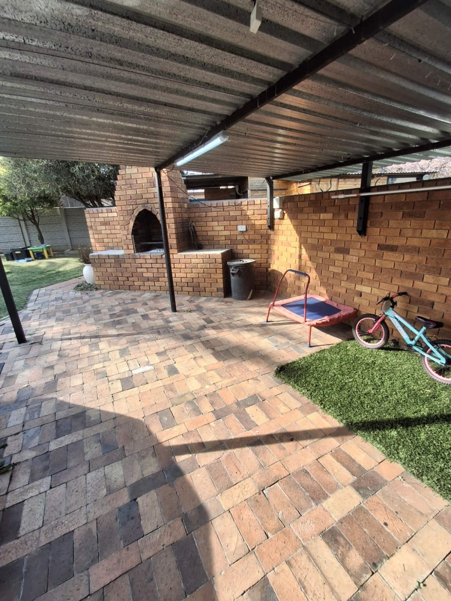 5 Bedroom Property for Sale in Secunda Mpumalanga