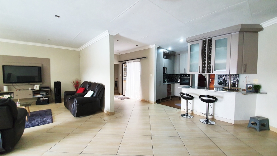 5 Bedroom Property for Sale in Stonehenge Ext 1 Mpumalanga