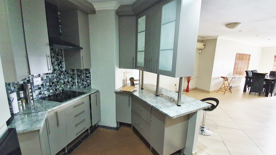 5 Bedroom Property for Sale in Stonehenge Ext 1 Mpumalanga