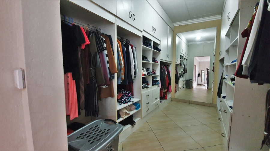 5 Bedroom Property for Sale in Stonehenge Ext 1 Mpumalanga