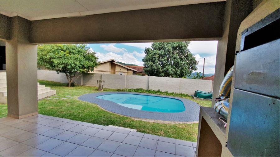 5 Bedroom Property for Sale in Stonehenge Ext 1 Mpumalanga