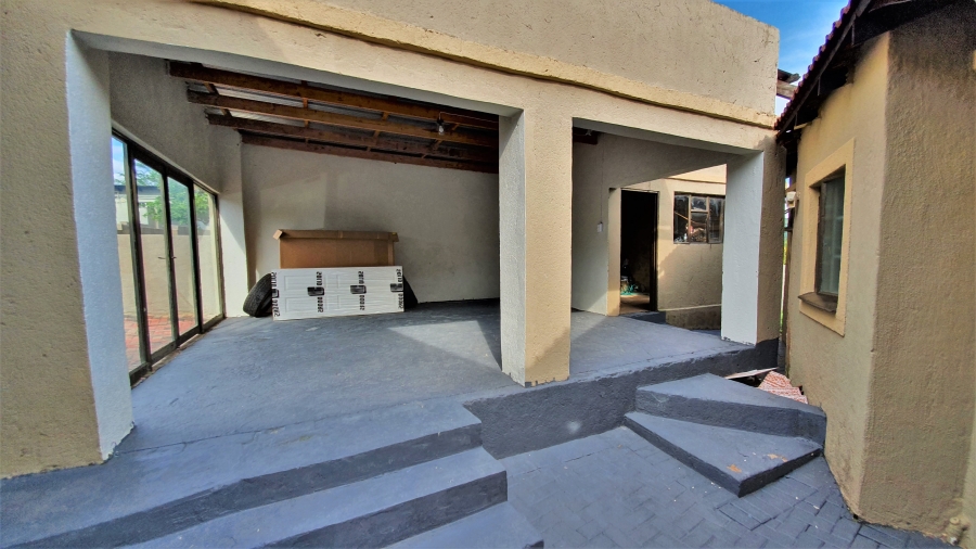 5 Bedroom Property for Sale in Stonehenge Ext 1 Mpumalanga