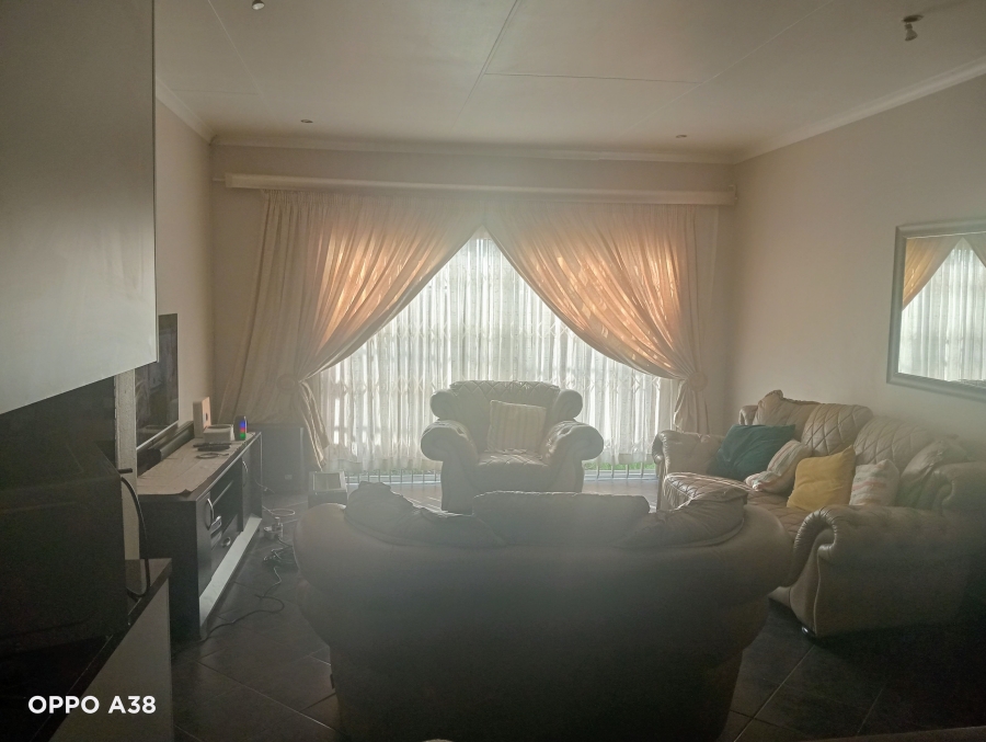 To Let 3 Bedroom Property for Rent in Ben Fleur Mpumalanga