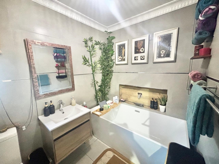 3 Bedroom Property for Sale in Cosmosrand Mpumalanga