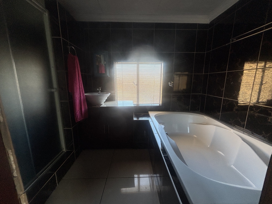 5 Bedroom Property for Sale in Reyno Ridge Mpumalanga