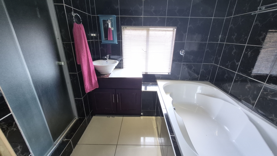 5 Bedroom Property for Sale in Reyno Ridge Mpumalanga