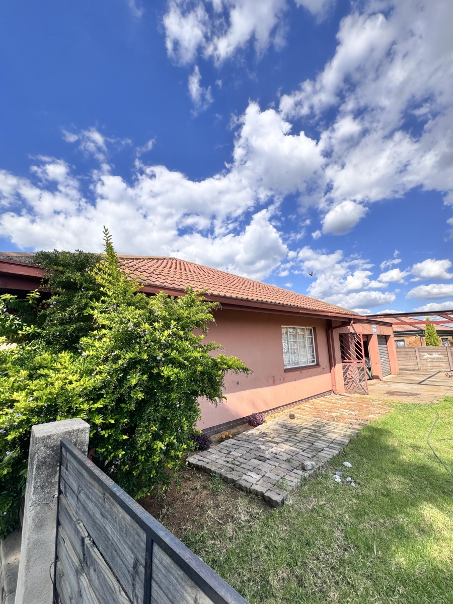 4 Bedroom Property for Sale in Tasbet Park Ext 3 Mpumalanga