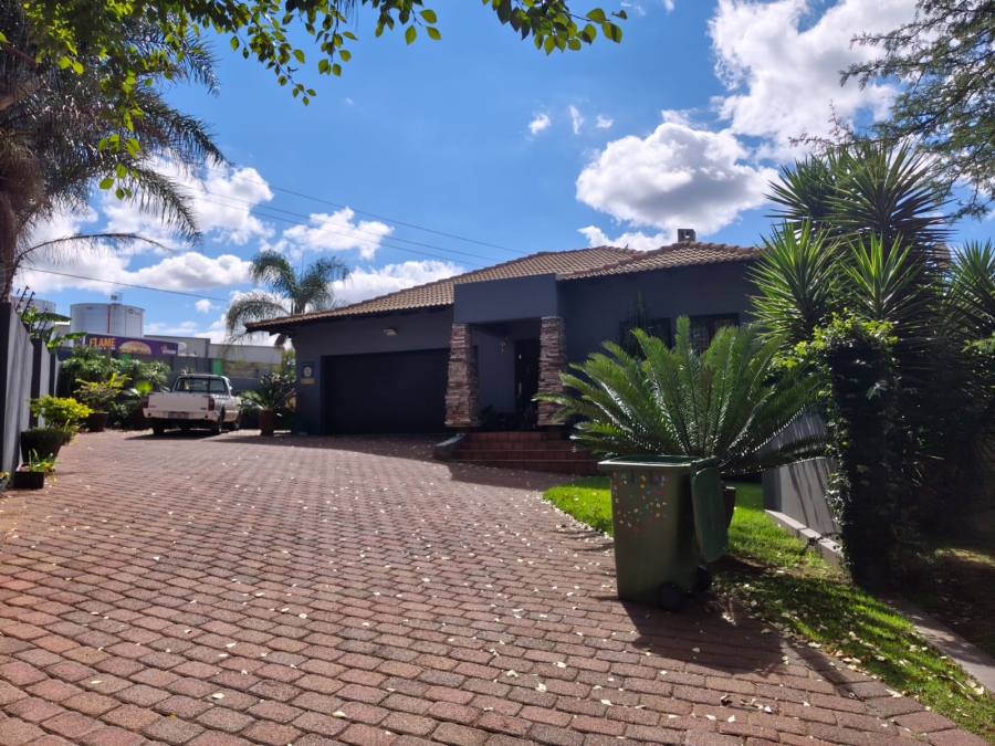 To Let 3 Bedroom Property for Rent in Ben Fleur Mpumalanga